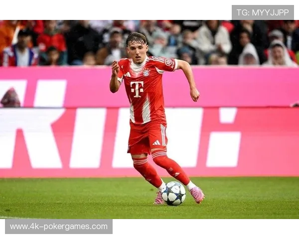 拜仁小将卡尔：一传一射，在安联球场闪耀的17岁新星